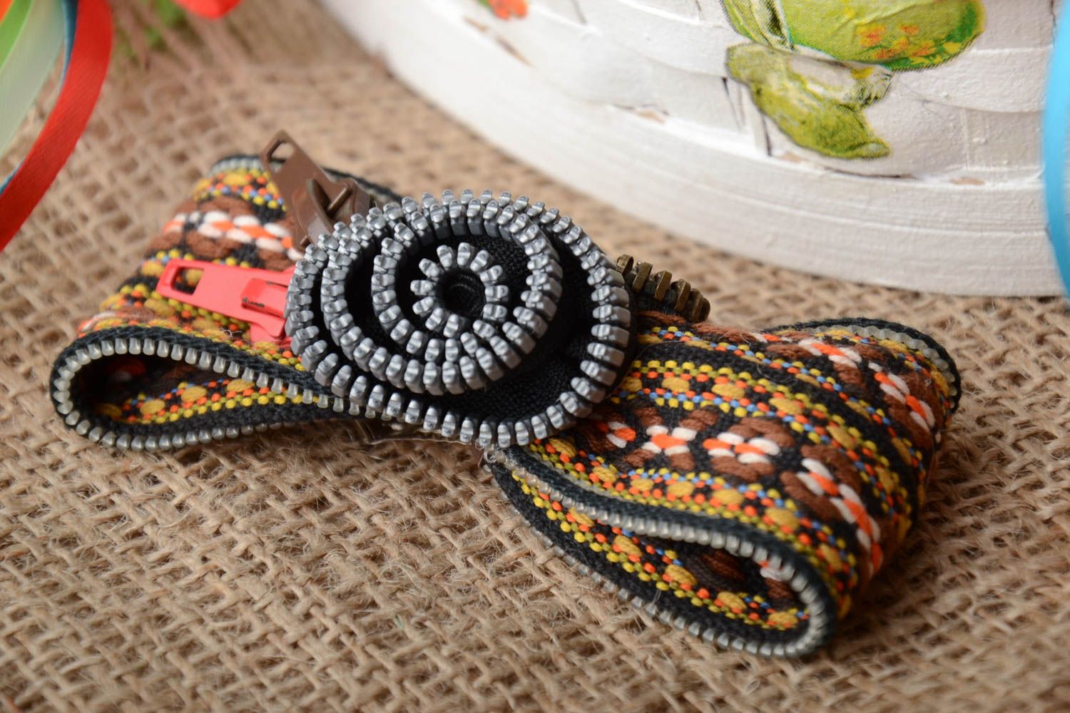 Handmade Haarspange Schleife aus Reißverschlüssen mit Mouline Stickerei für Damen foto 1