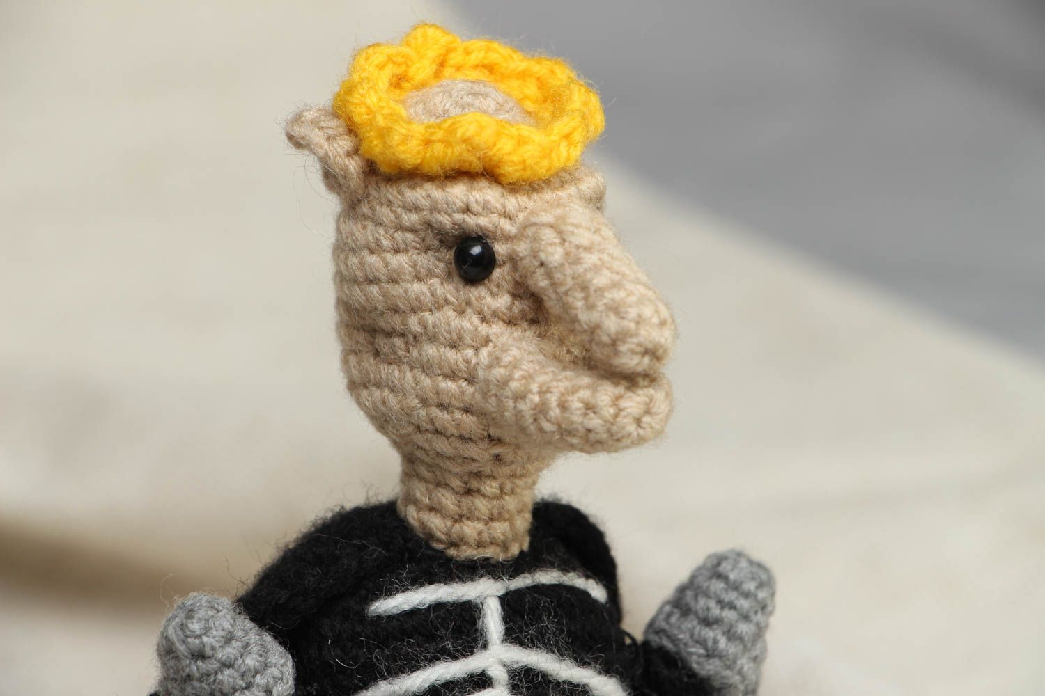 Peluche tricotée au crochet en forme de Kochtcheï photo 2
