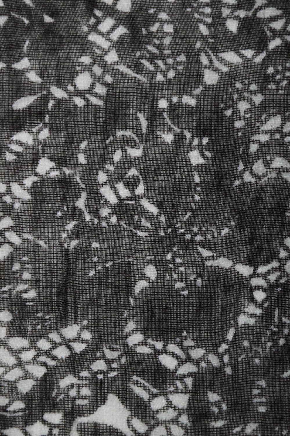 Écharpe laine feutrée faite main Vêtement femme noir et blanc Idée cadeau photo 3