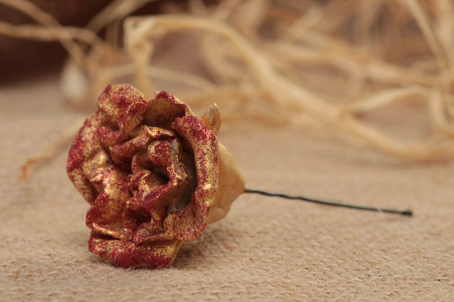 Цветочная заколка из полимерной глины ручной работы оригинальная в виде розы фото 1