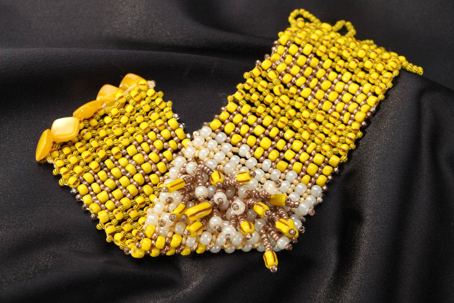 Желтый браслет из бисера  фото 3