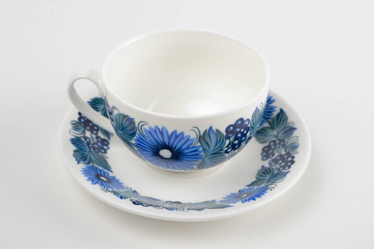 8 oz white and blue teacup in classic shape with handle and saucer photo 5