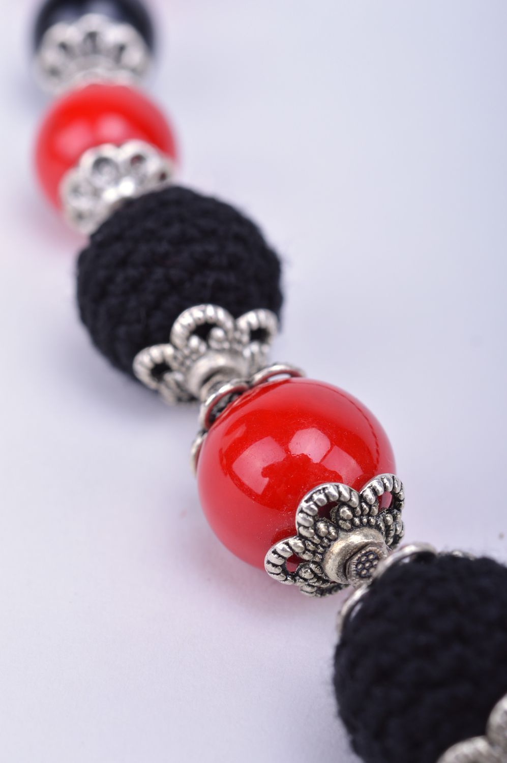 Handmade bright long necklace with crochet over beads of red and black colors photo 4