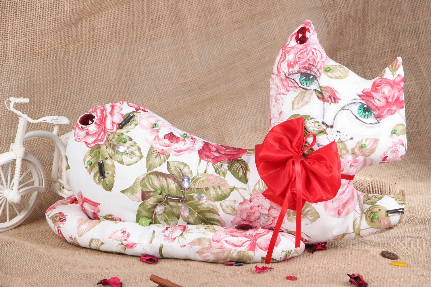 Jouet décoratif en tissu fait main Chat avec impression florale photo 5