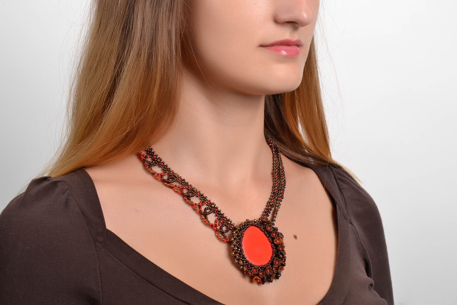 Girocollo fatto a mano collana originale con perline e pietra ornamentale foto 5