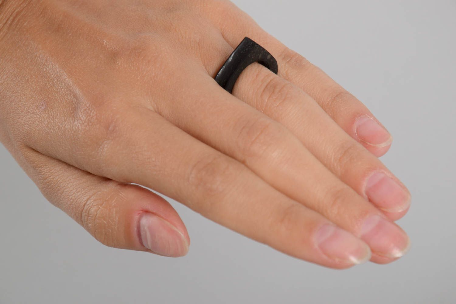 Кольцо ручной работы необычное кольцо черное стильное модное кольцо женское фото 2