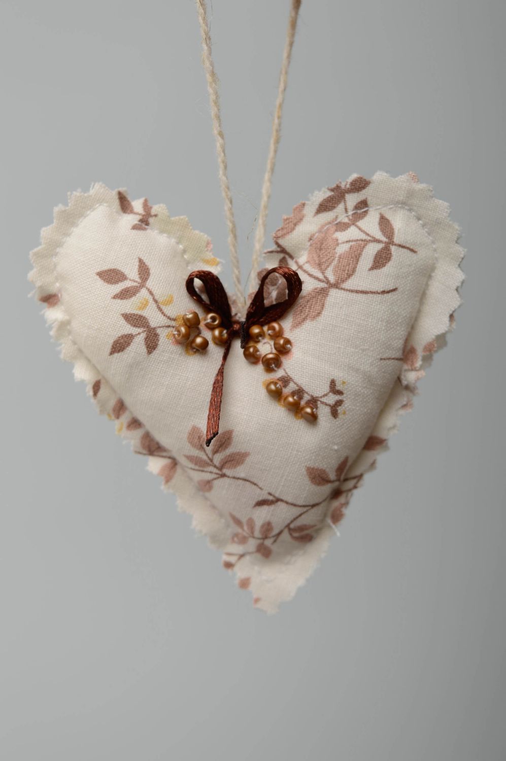 Suspension décorative Coeur avec noeud en tissu photo 1