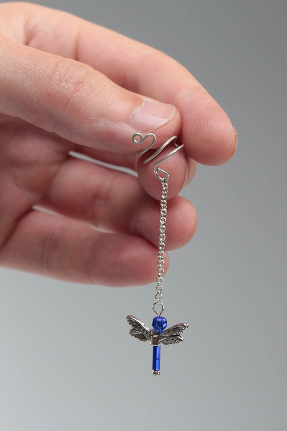 Künstlerischer Cuff für Ohr aus Stahl mit Kristallperlen Libelle Handarbeit foto 5
