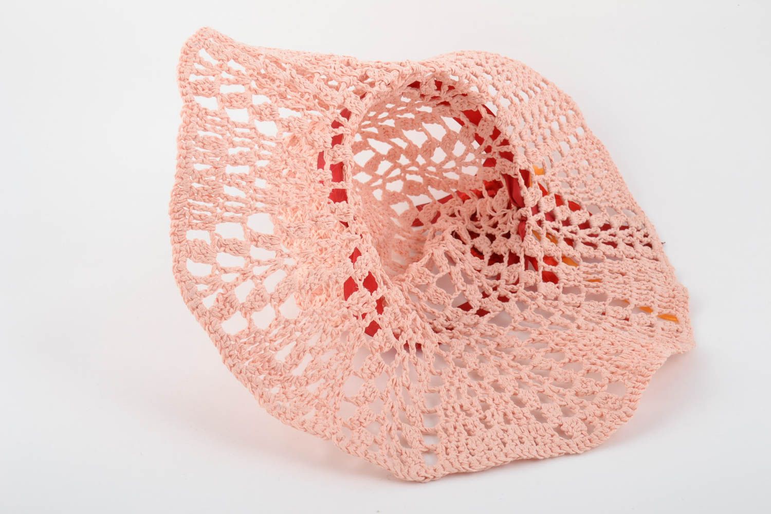 Chapeau d'été ajouré avec fleur rouge fait main en coton tricoté au crochet photo 5