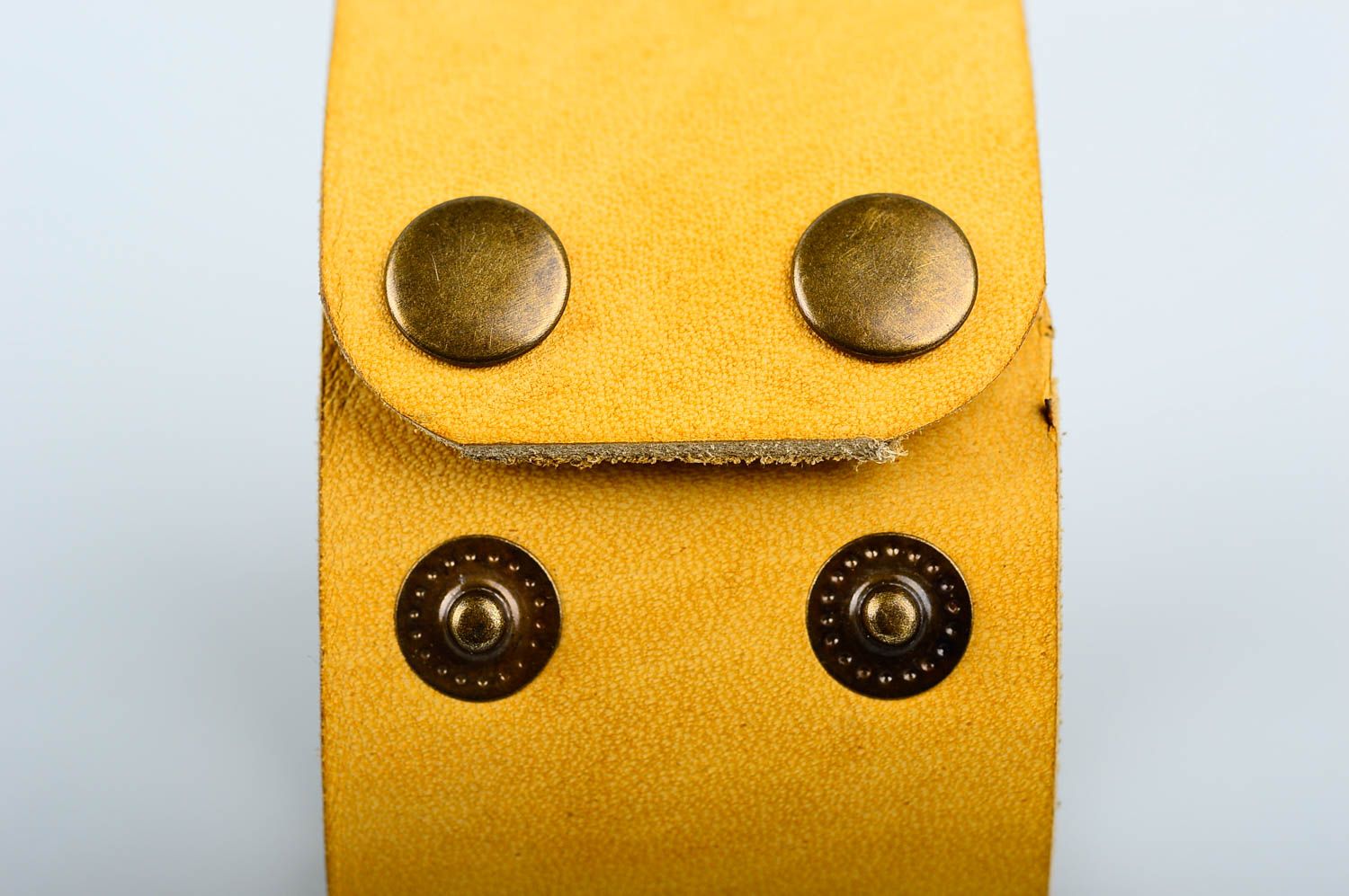 Pulsera hecha a mano amarilla accesorio de cuero para mujer bisutería de moda  foto 5