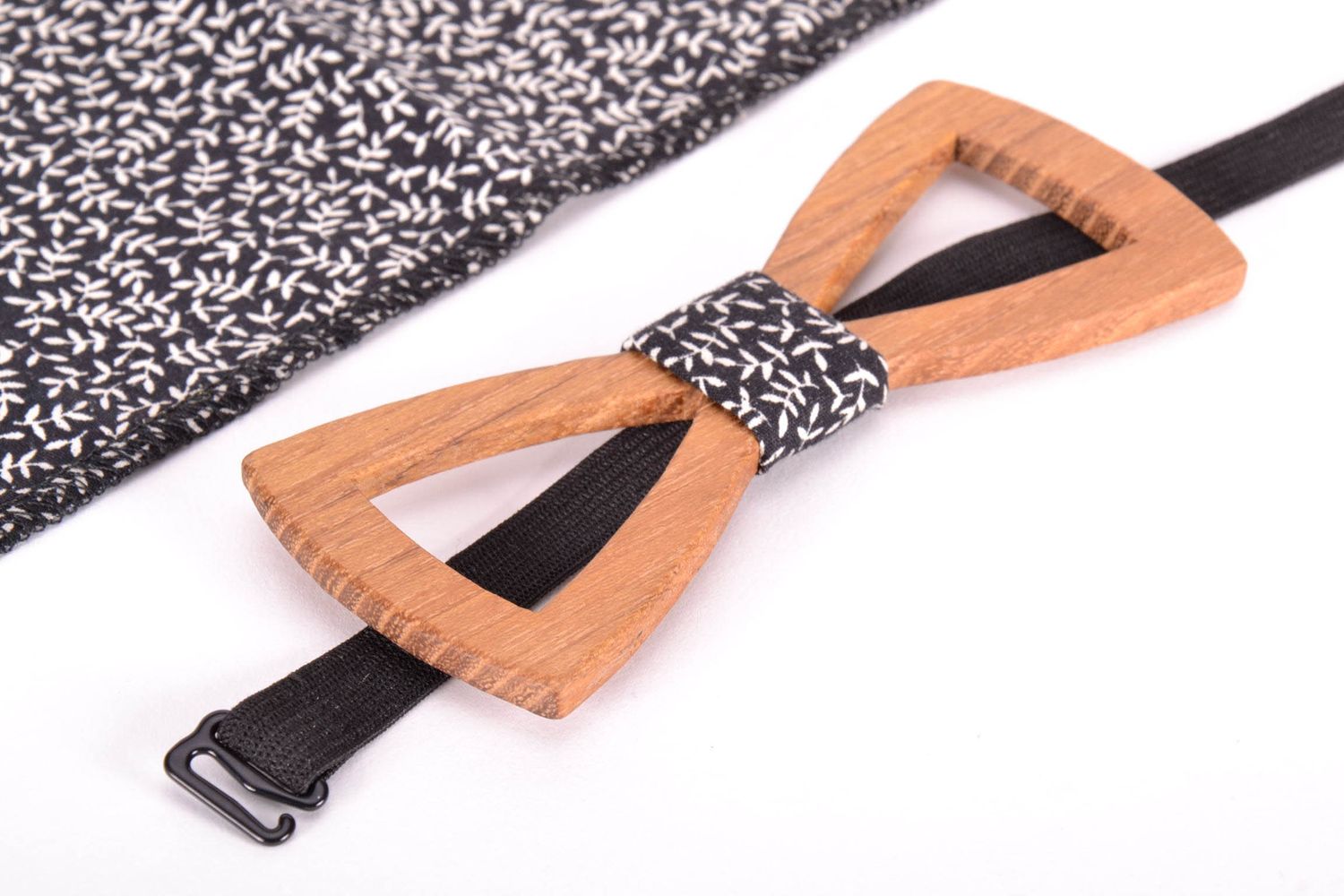 Corbata-pajarita de madera foto 1