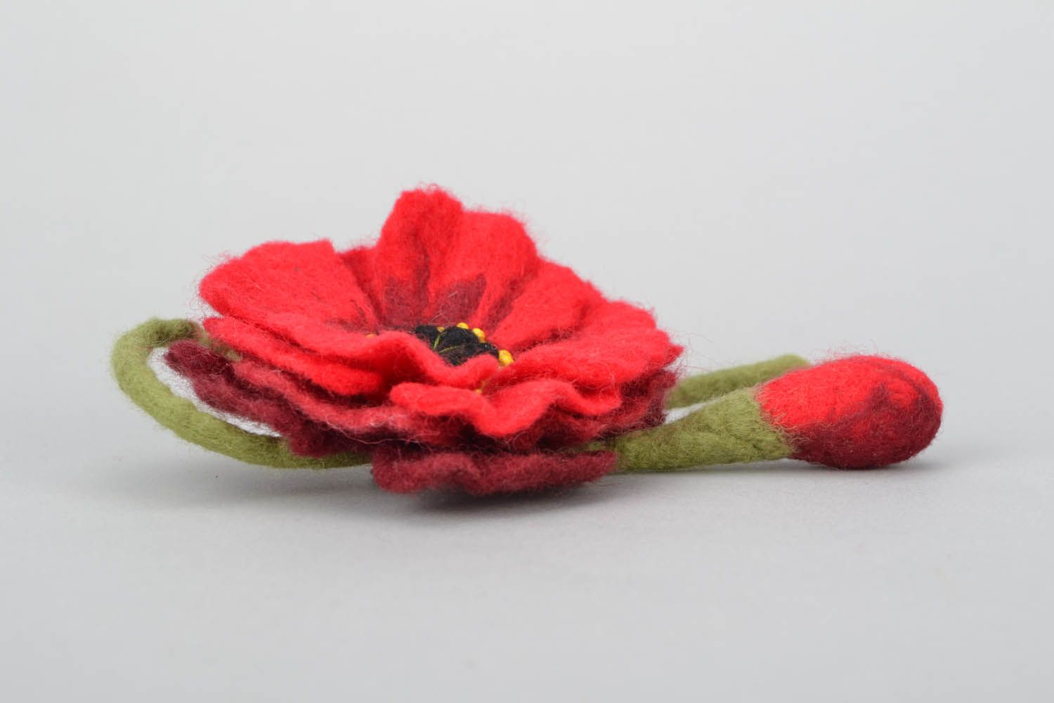Шерстяная брошь-цветок Красный мак фото 3