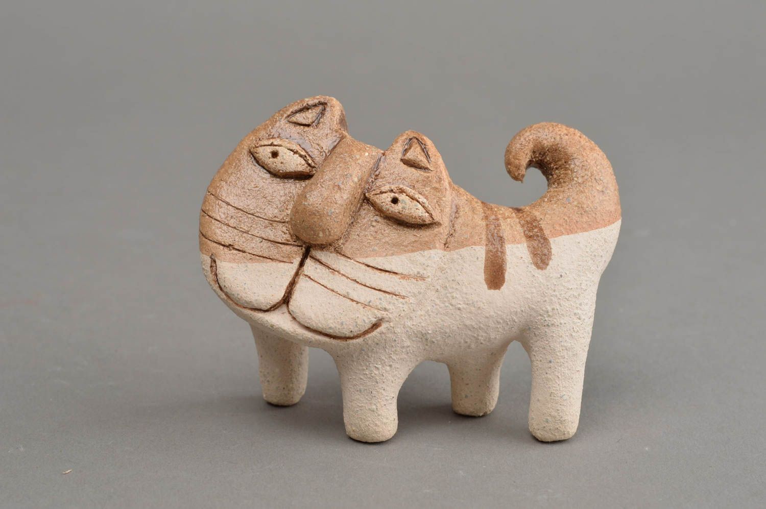 Petite statuette en argile en forme de chat faite main peinte déco de design photo 2
