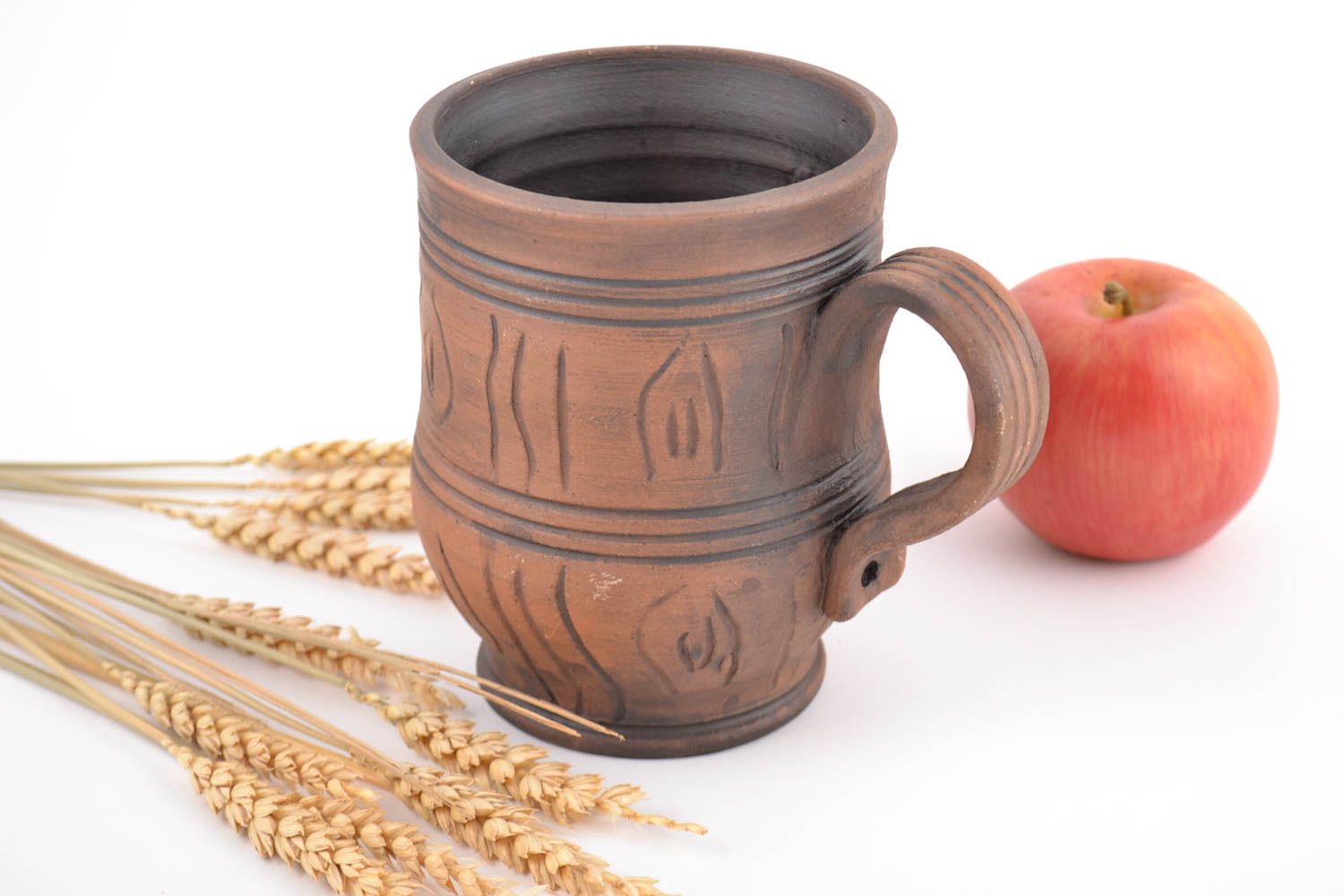 Beautiful design handmade red clay beer mug 500 ml clay mug with pattern photo 1