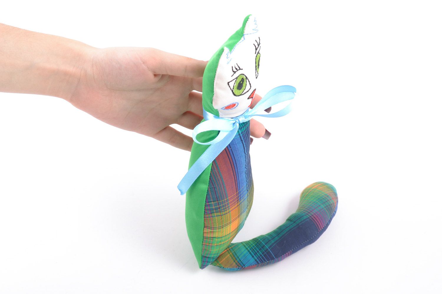 Handmade Stoff Kuscheltier Katze mit Stickerei künstlerisch Geschenk für Kind foto 5