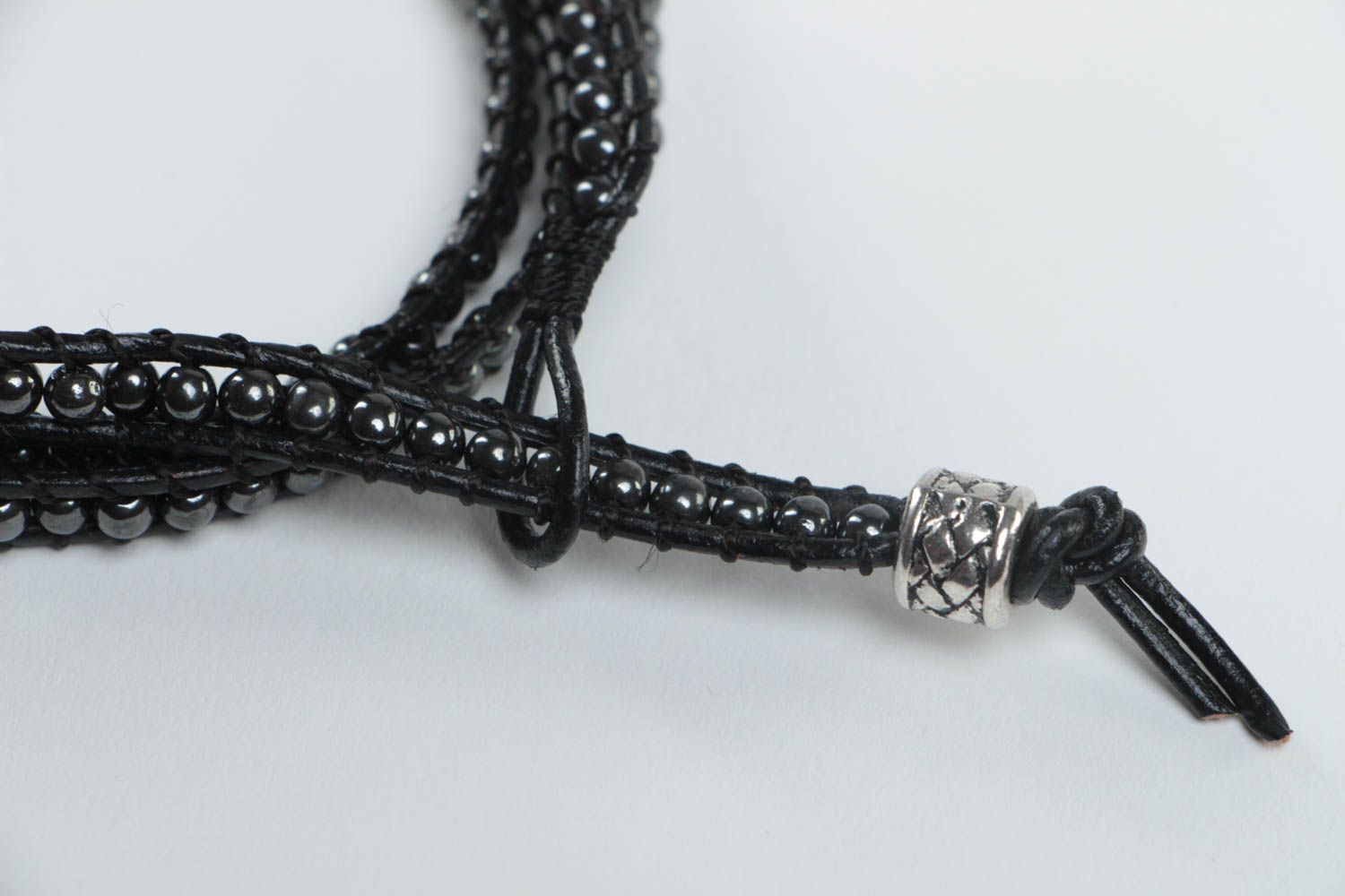 Bracelet hématite fait main Bijoux en cuir Accessoire pour femme design photo 4