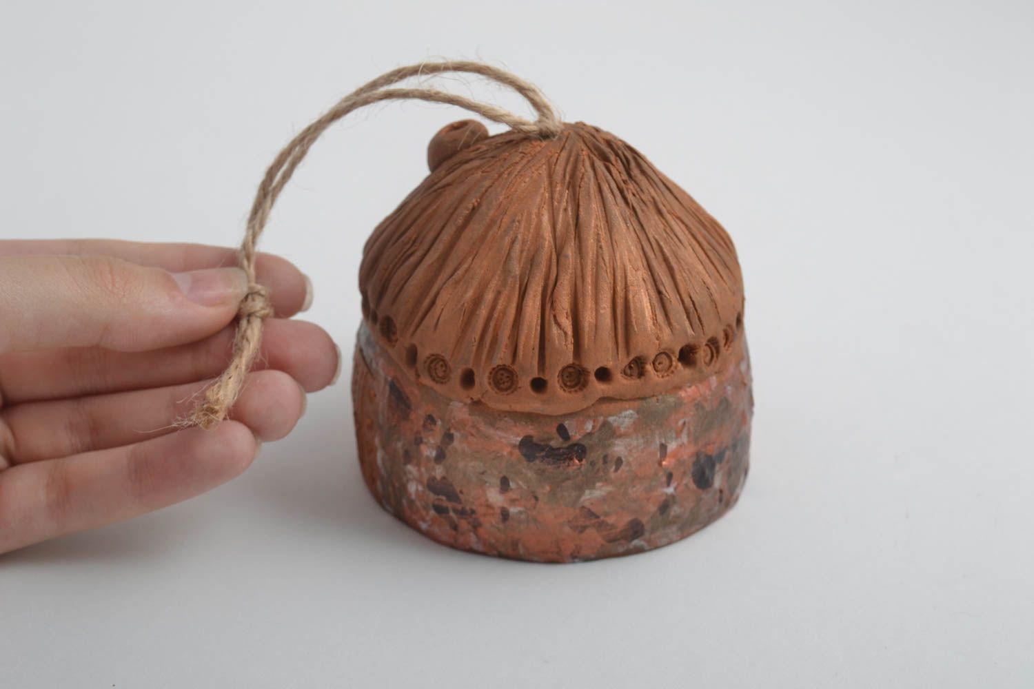 Керамический колокольчик ручной работы декоративная фигурка сувенир из глины фото 5