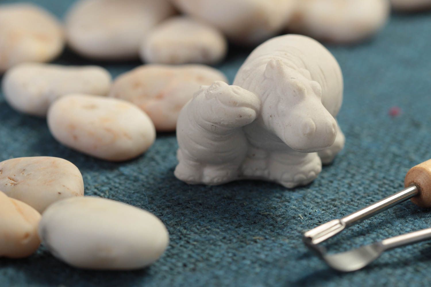 Figurine à peindre fait main Petite statuette hippopotame blanc Déco maison photo 1