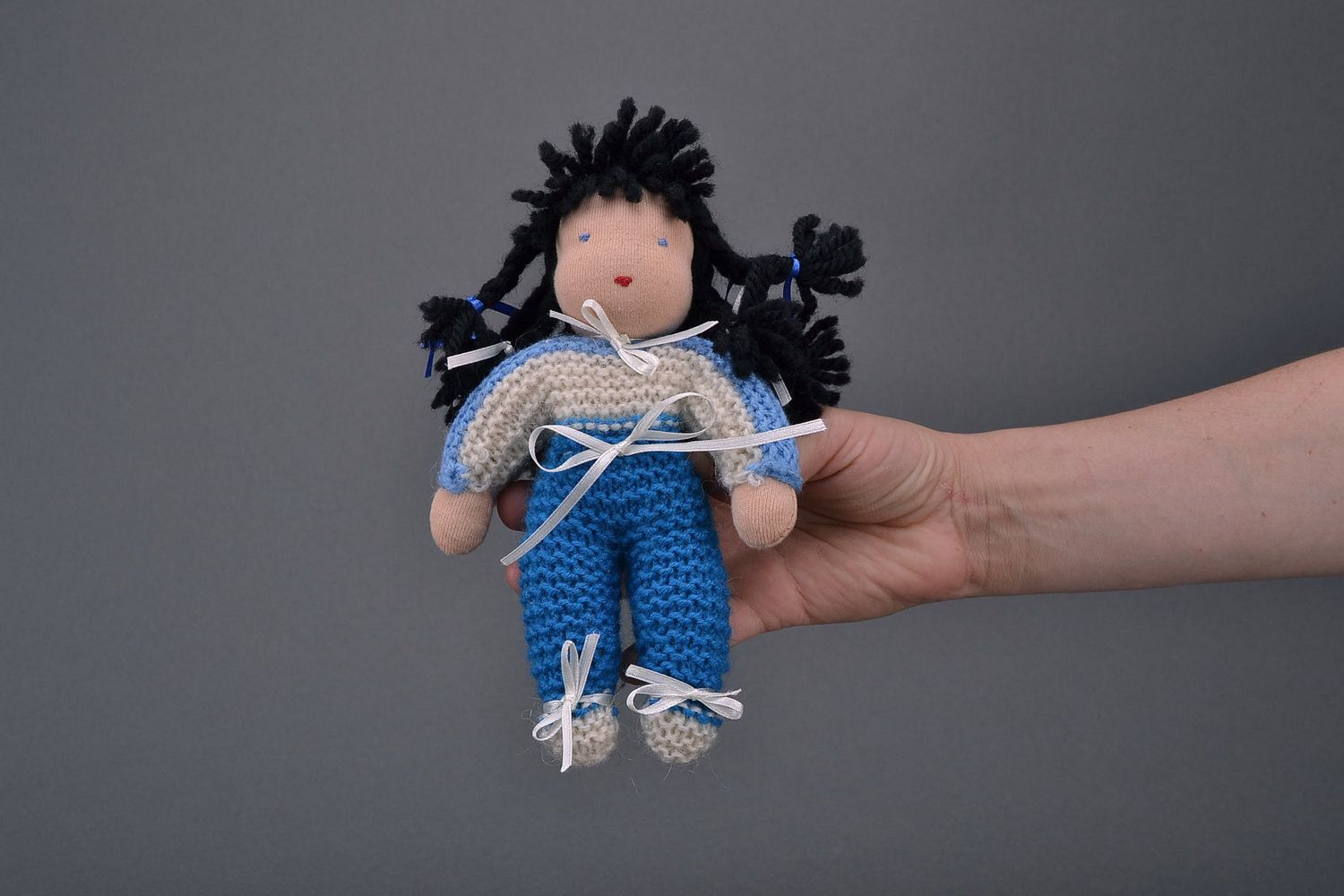 Bambola d arredo fatta a mano pupazzo a maglia morbido e interessante foto 5