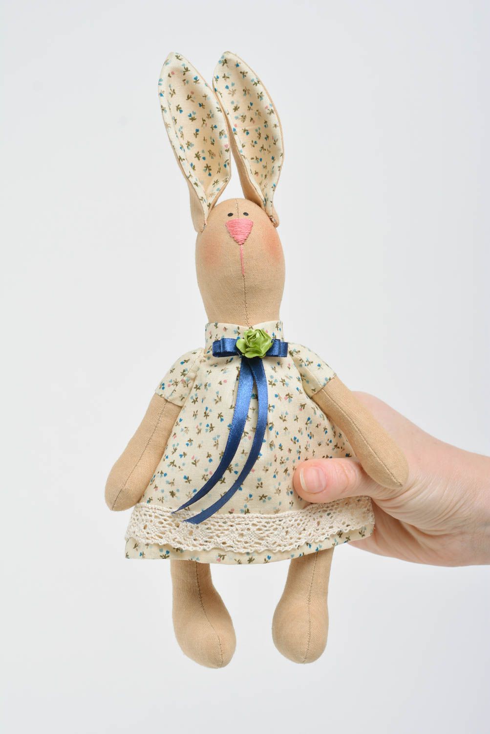 Мягкая игрушка зайчиха из ткани ручной работы девочка красивая для декора дома фото 5
