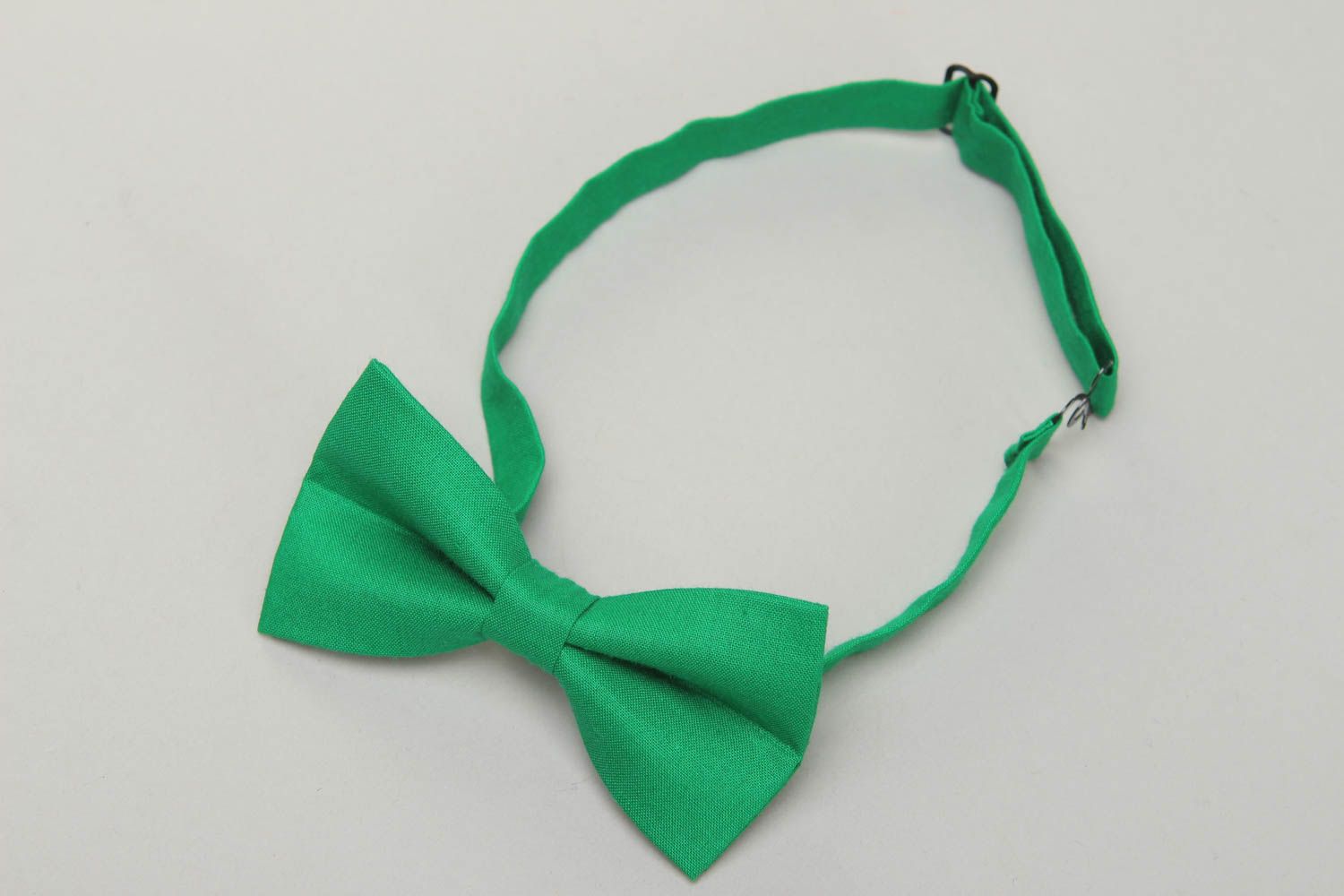 Cotton fabric bow tie of green color photo 1