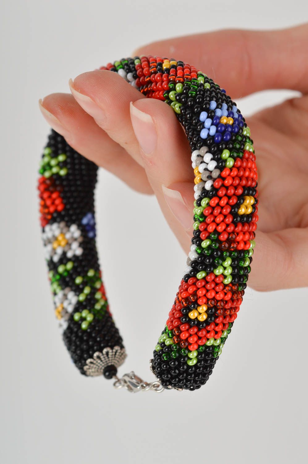 Bracelet perles rocaille Bijou fait main noir motif multicolore Accessoire femme photo 2