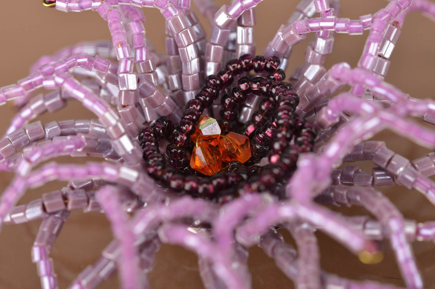 Broche en perles de rocailles fleur chrysanthème couleur lilas faite main bijou photo 3