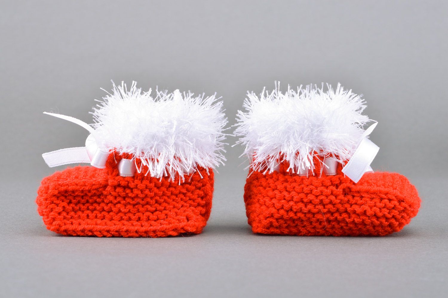 Red handmade knitted half-woolen baby booties with satin bows photo 2