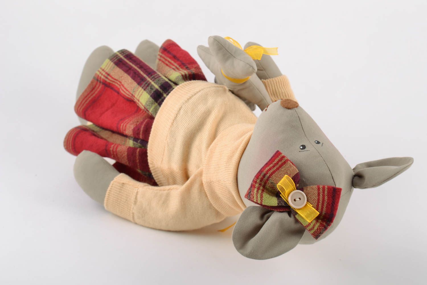 Мягкая тканевая игрушка мышка в юбке ручной работы из льна детская красивая фото 5
