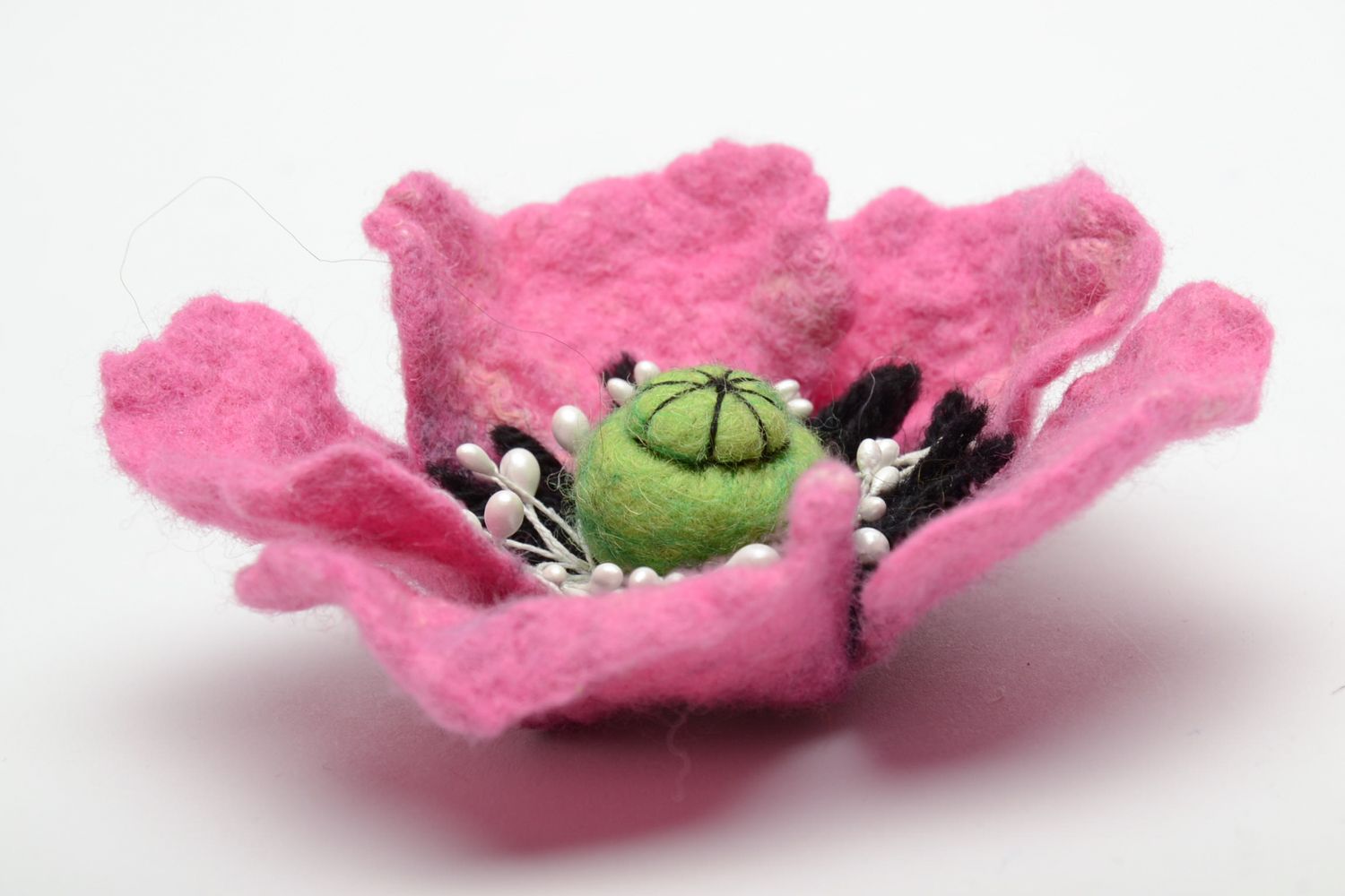 Broche en laine feutrée fleur rose faite main photo 4