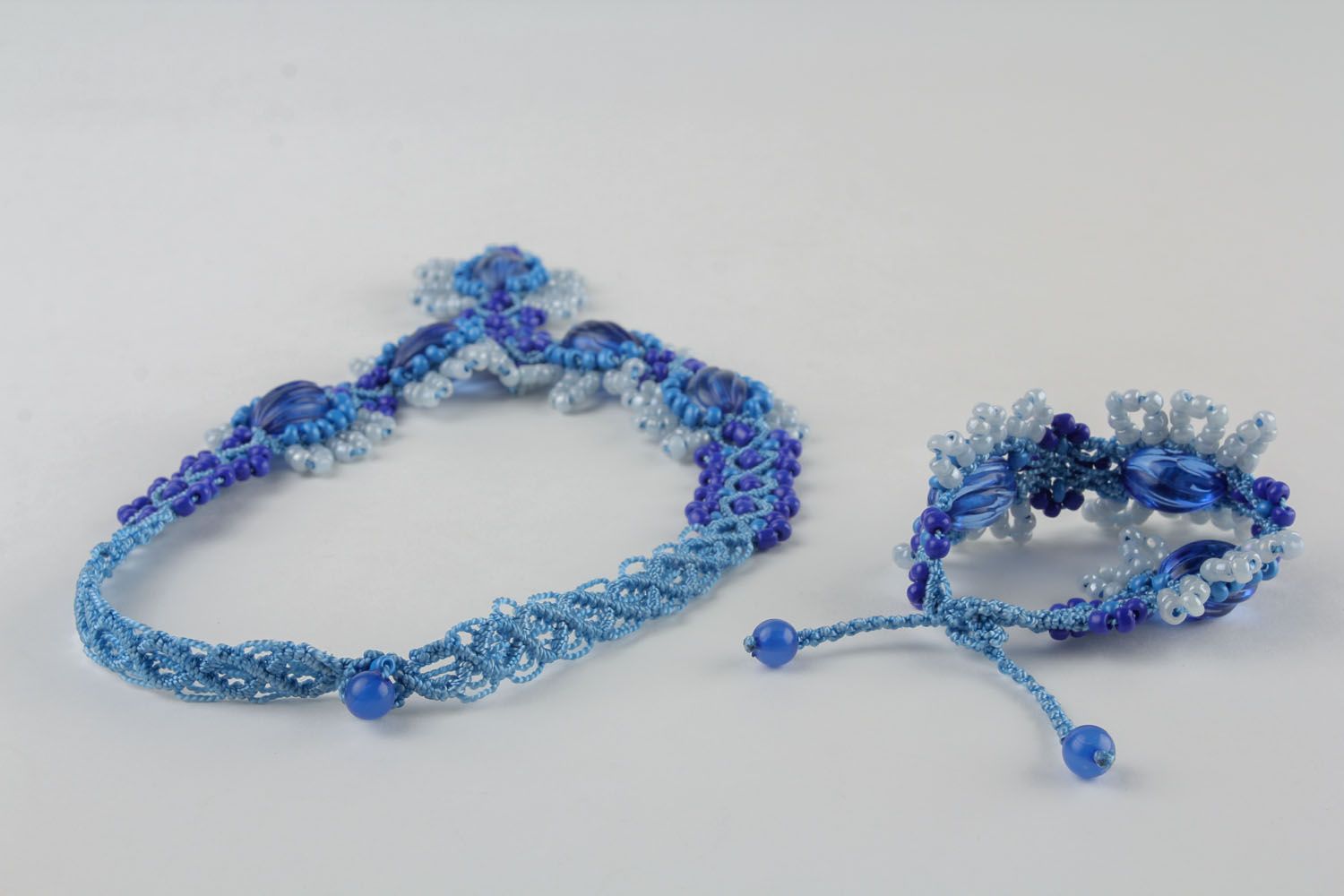 Conjunto de jóias de pérolas de cor azul foto 5