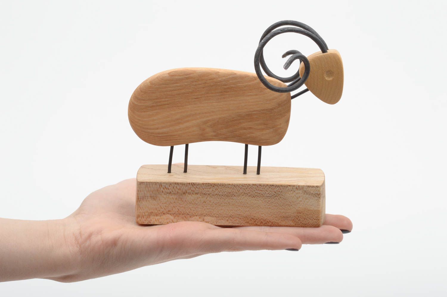 Figurine mouton fait main Statuette déco Cadeau original bois bélier souvenir photo 1