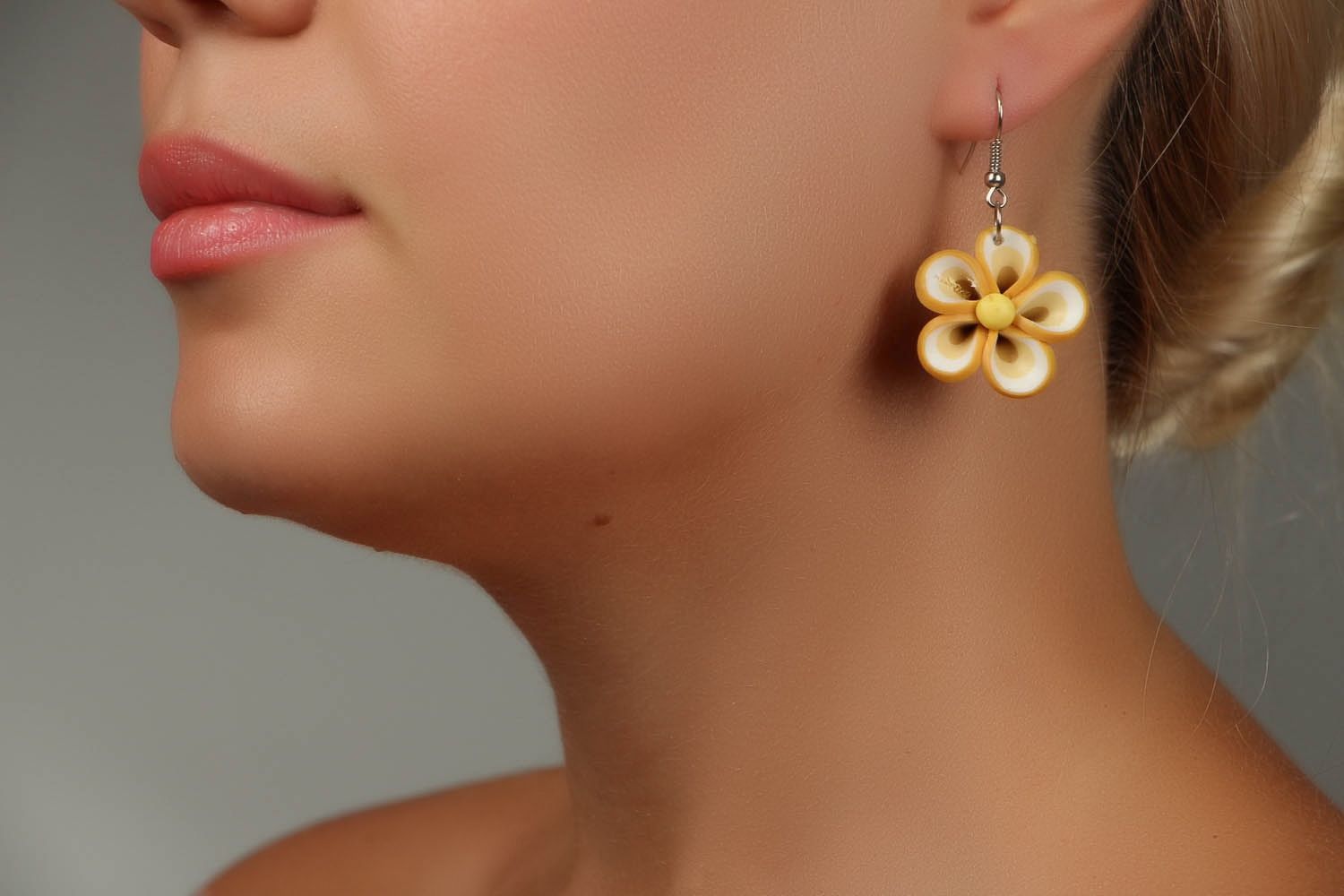 Ohrringe aus Polymerton Blumen foto 4