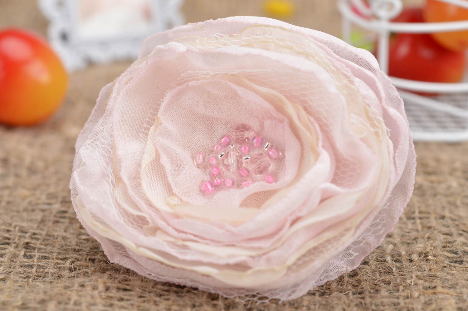 Детская заколка цветок розовая нежная красивая небольшая нарядная ручной работы фото 1