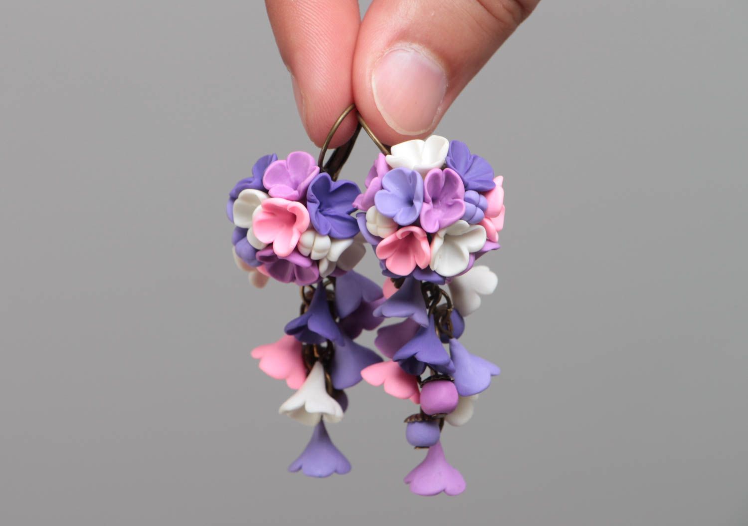 Серьги из полимерной глины цветочные длинные яркие ручной работы красивые фото 5