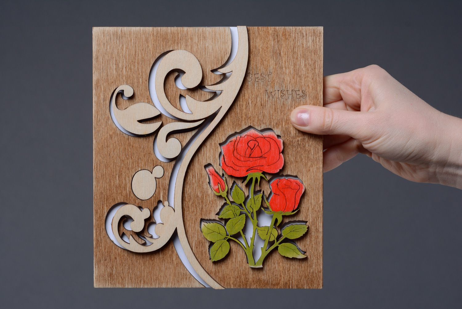 Carte de vœux artisanale faite à la main avec fleurs rouges de contreplaqué photo 5
