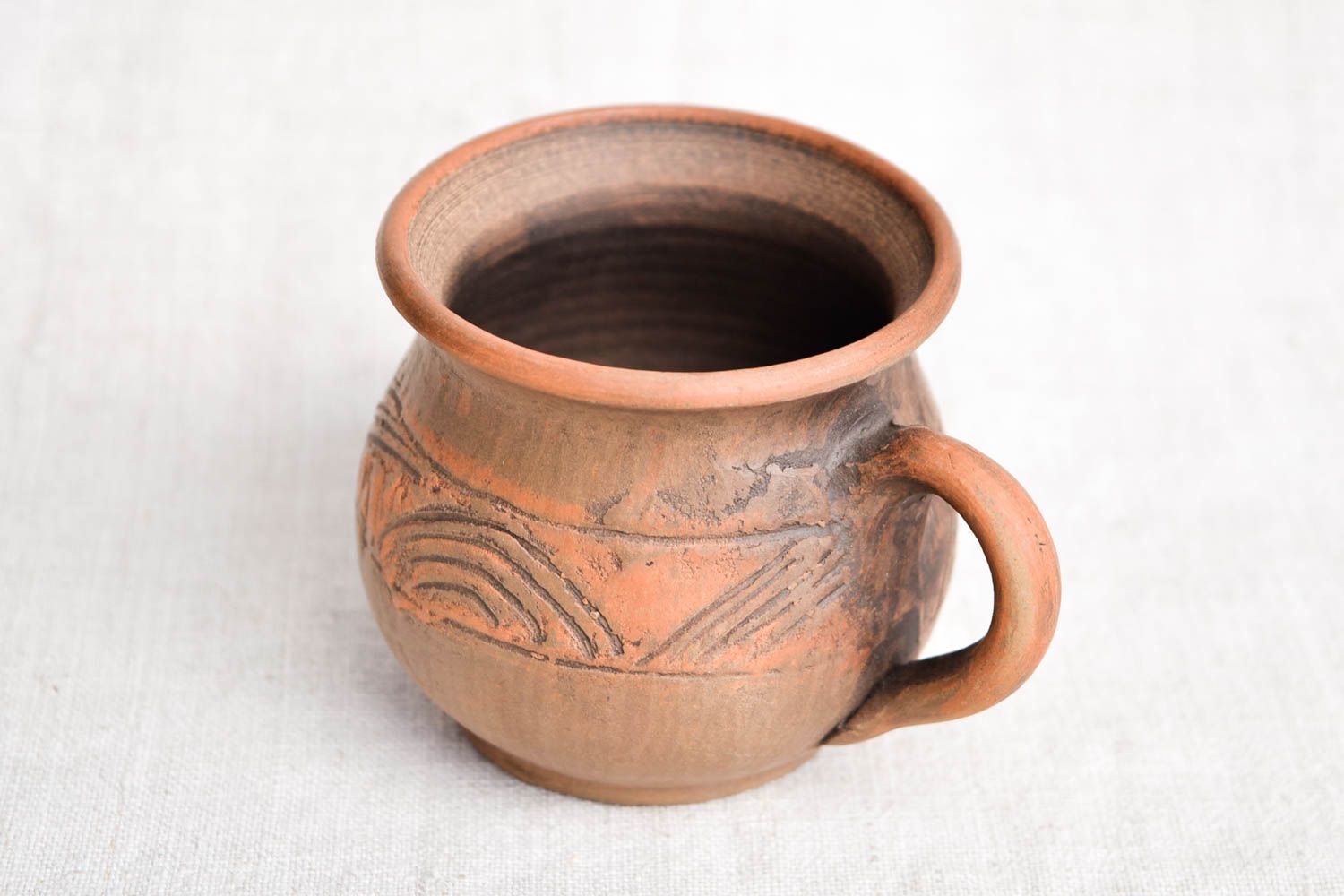 Tasse en argile faite main Mug marron peint à motifs Vaisselle originale photo 5