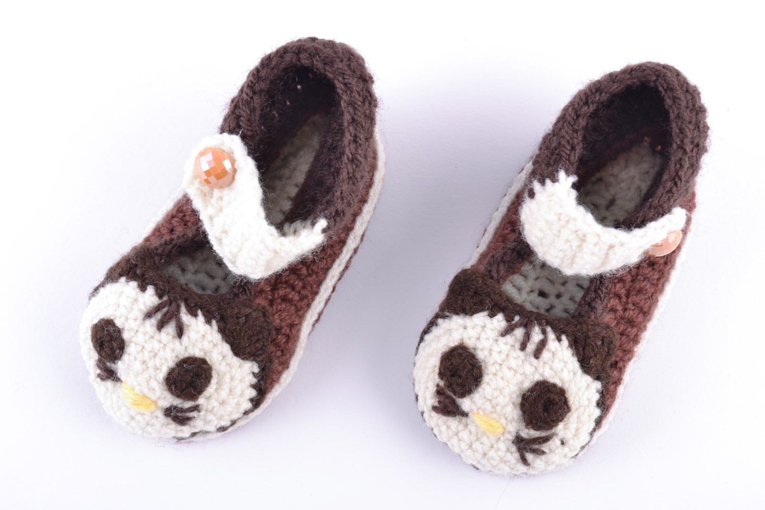 Magnificent baby shoes crocheted of brown and white cotton and woolen threads   photo 4