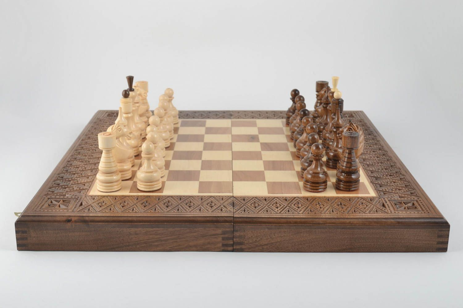 Настольная игра ручной работы доска для шахмат подарок мужчине деревянная фото 2