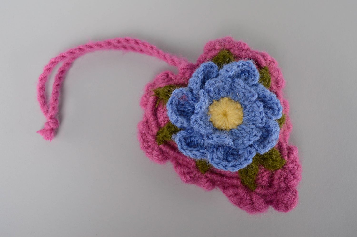 Suspension décorative Coeur avec fleur tricotée photo 1