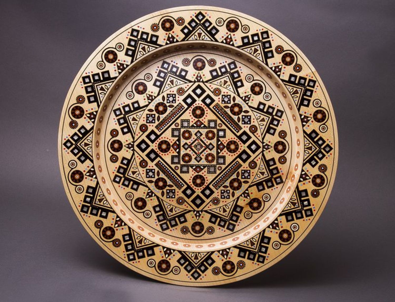Luxurious wooden plate photo 4