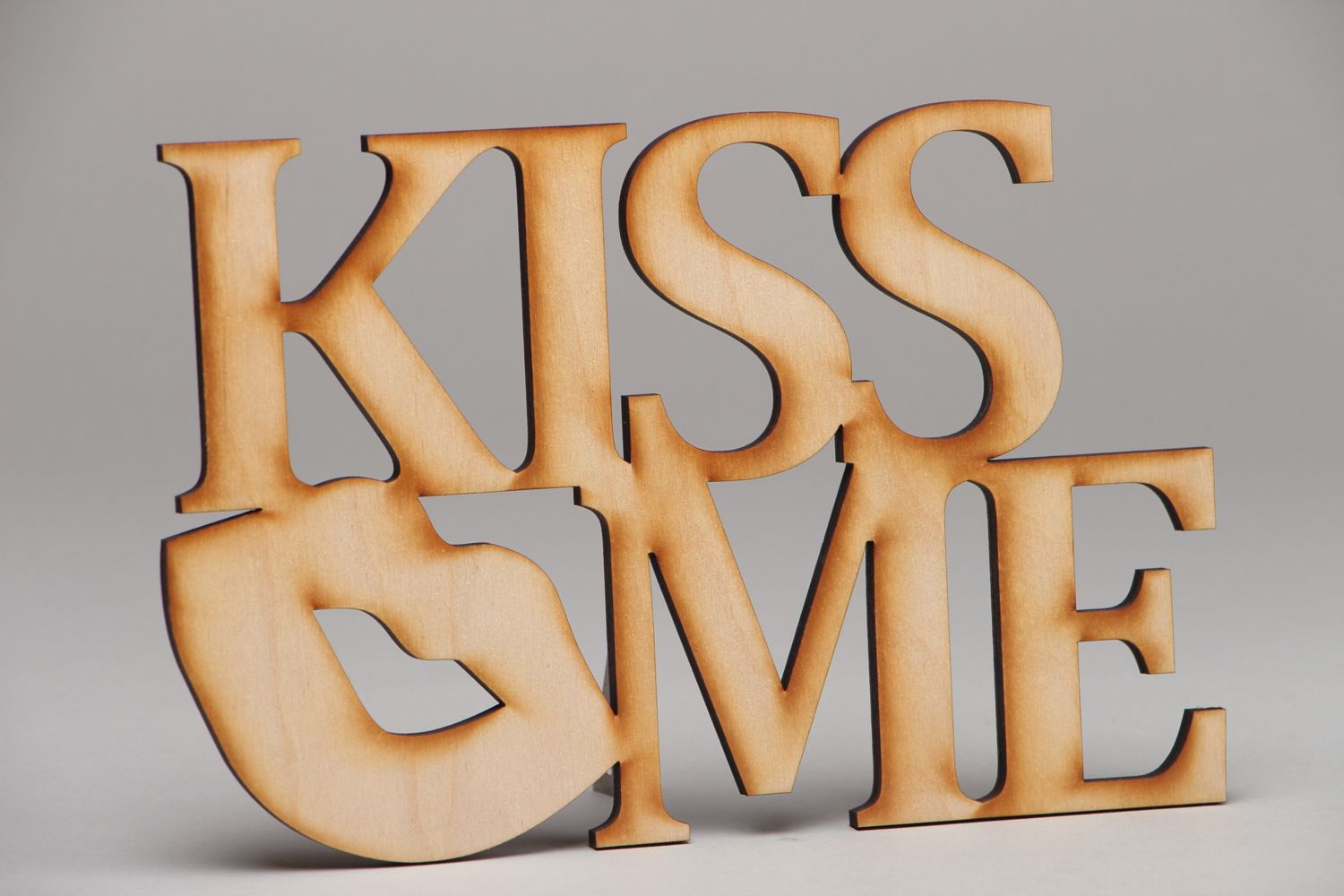 Semilavorato fatto a mano a forma di scritta kiss me materiale da dipingere foto 1