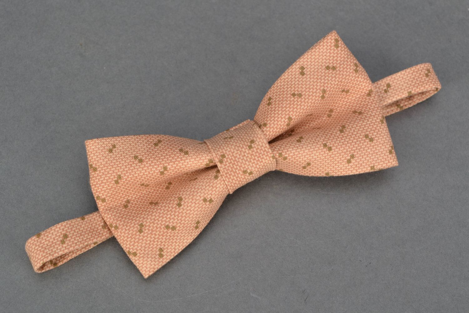 Fabric bow tie of beige color photo 3