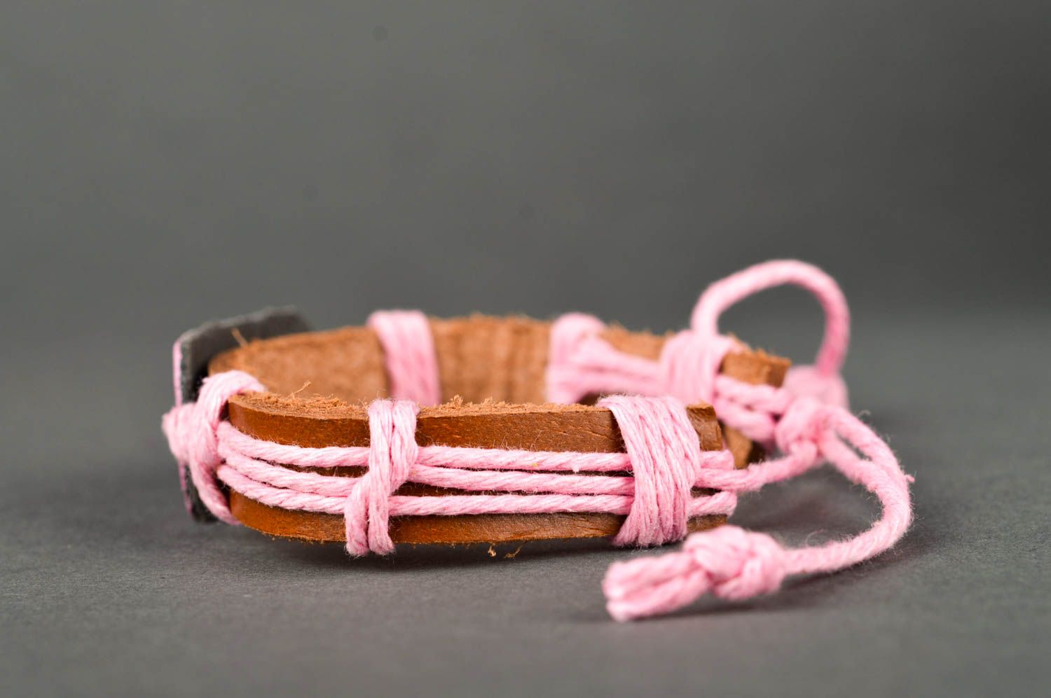 Bracelet en cuir et cordon Bijou fait main rose-marron Cadeau pour fille photo 3