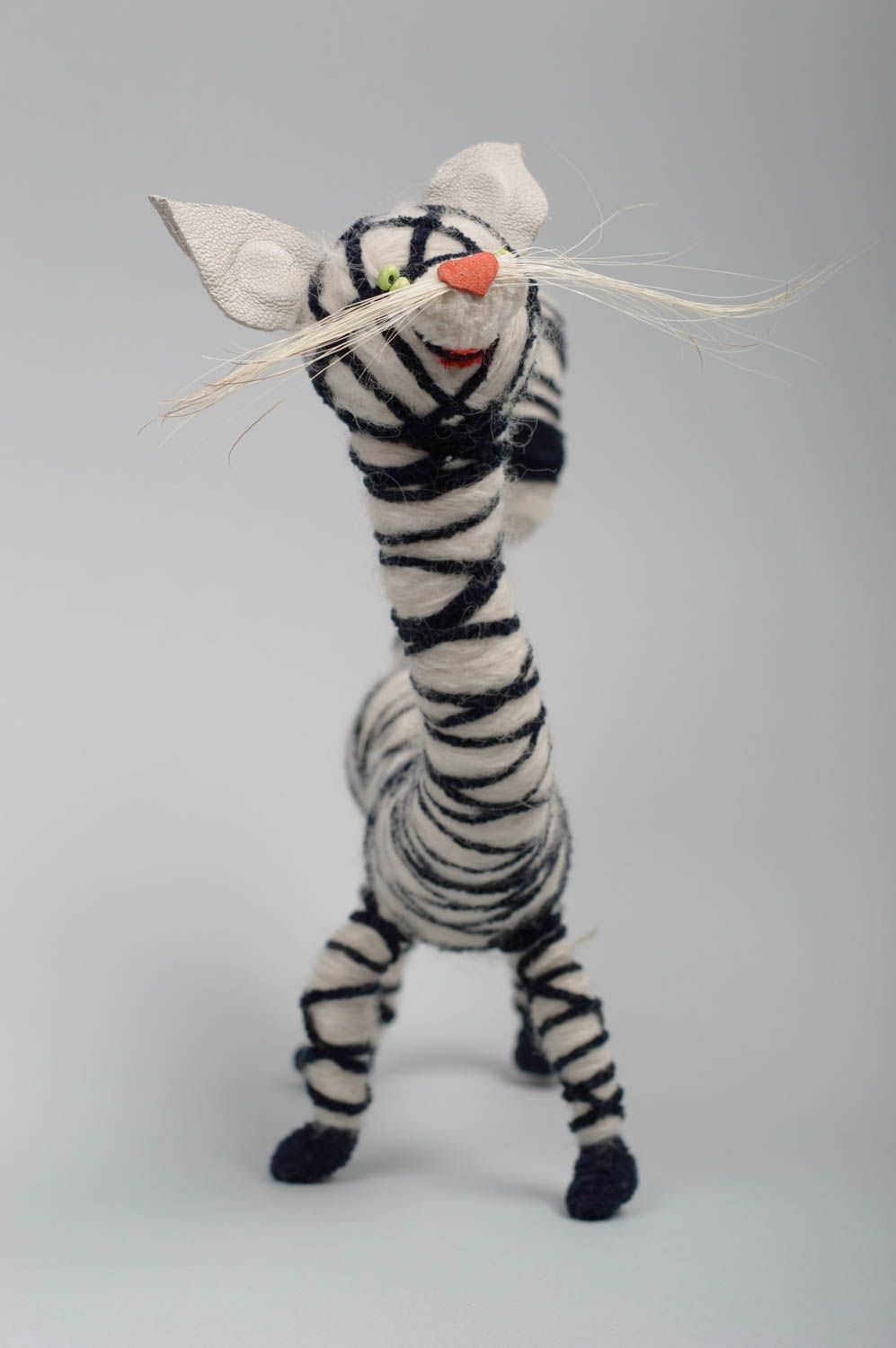 Игрушка котик ручной работы игрушка животное авторская игрушка из ниток фото 2