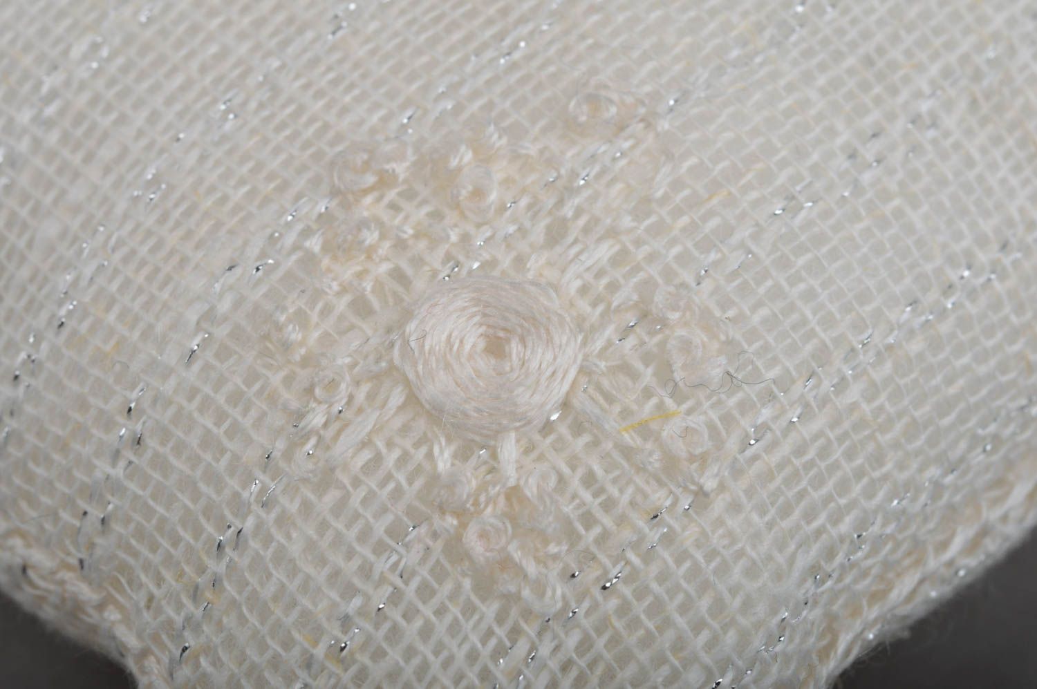 Авторская свадебная подушечка для колец ручной работы из льна с лентами  фото 5