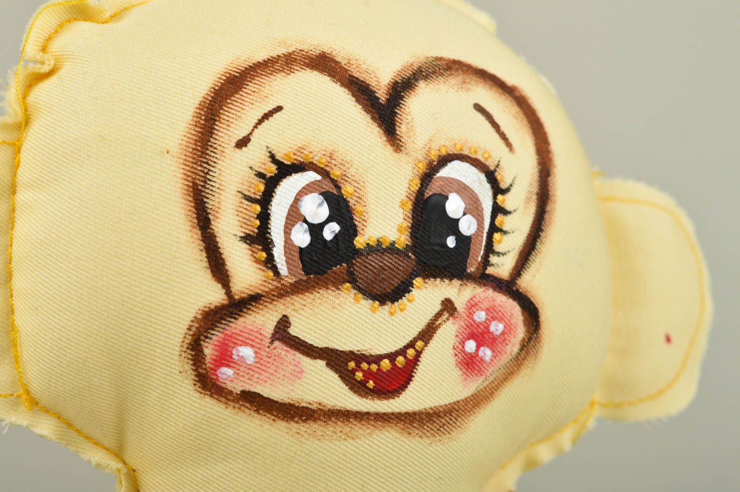 Juguete artesanal muñeco de peluche pintado con acrílicos regalo original	 foto 4