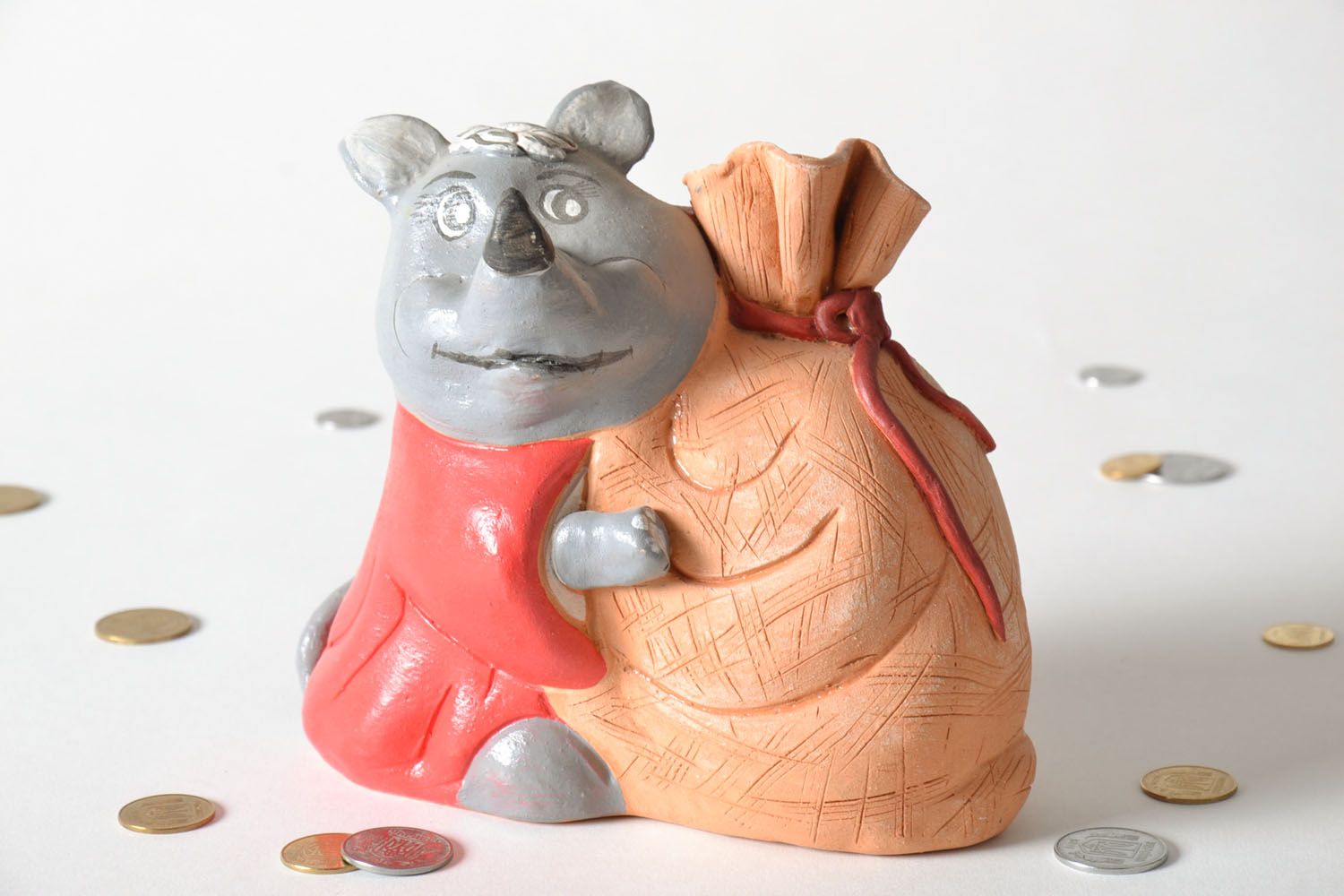 Ceramic money box in the shape of a mouse photo 1