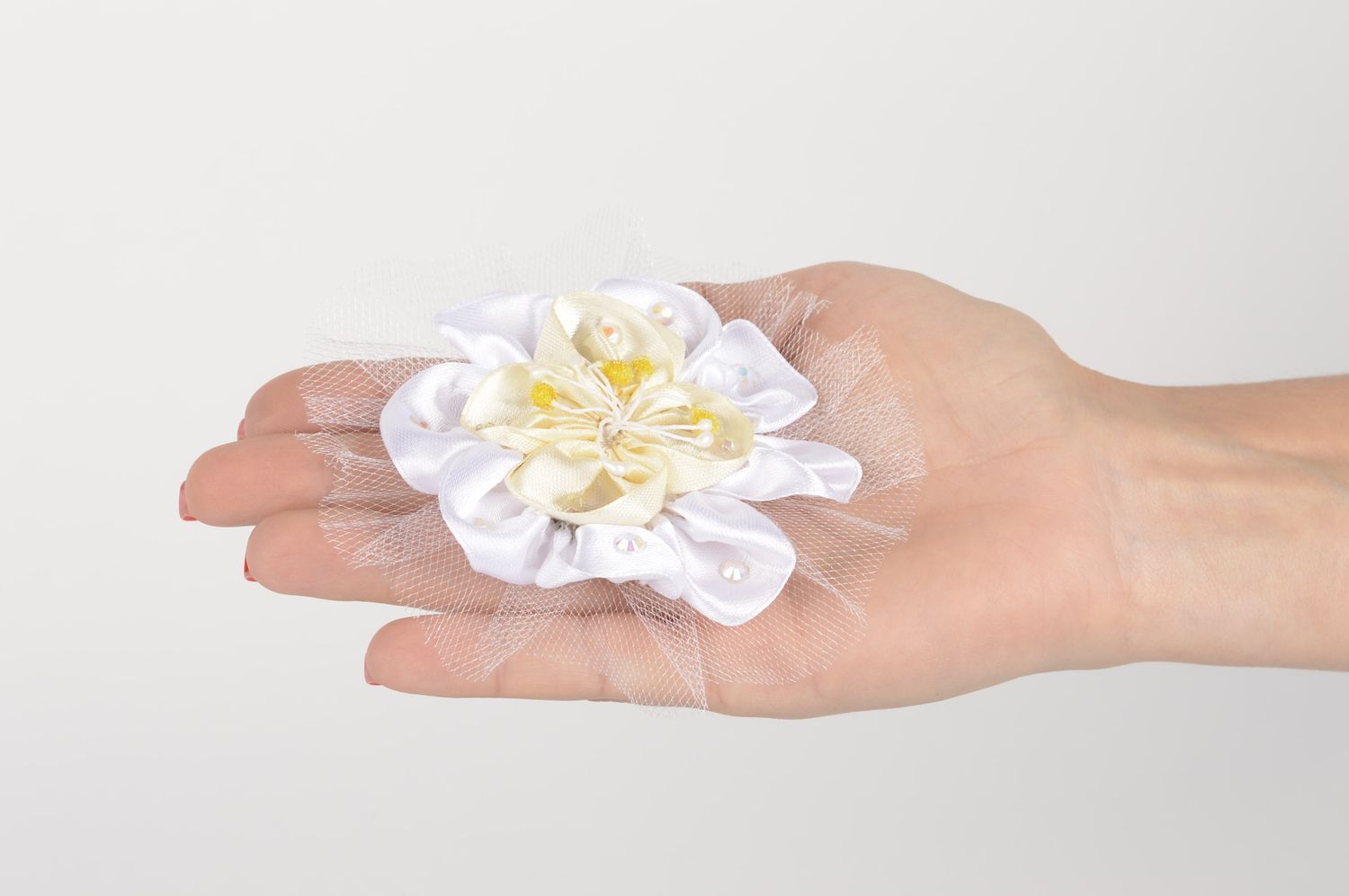 Pinza de pelo hecha a mano accesorio para niña regalo original Flor blanca foto 5