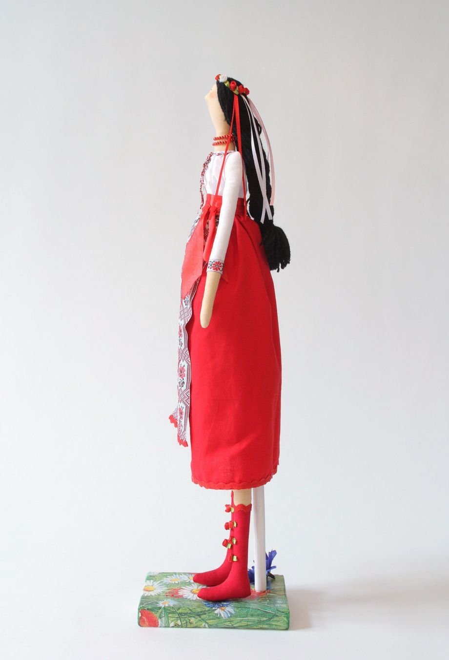 Интерьерная мягкая кукла на подставке Украинка фото 3